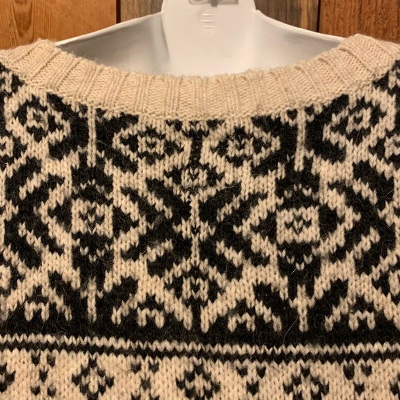 American Eagle Snowflake Sweater - Picture 11 of 13